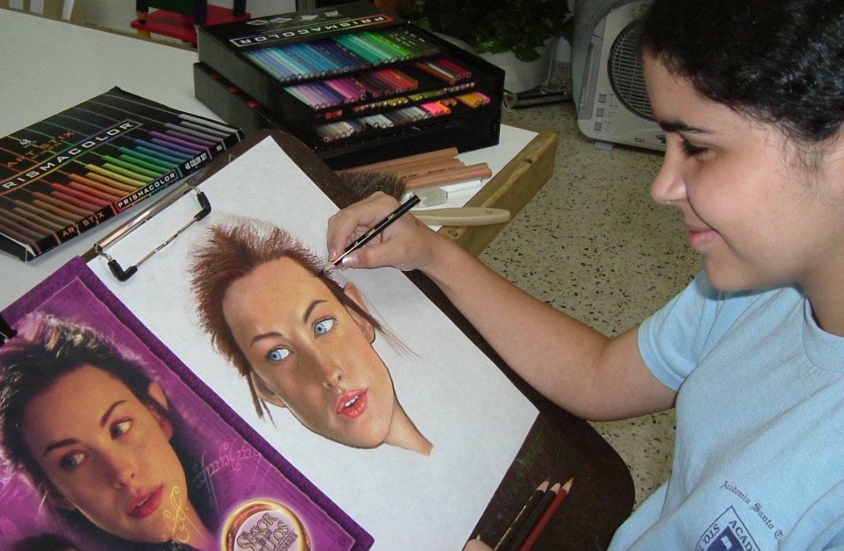 Student Sarai drawing the portrait of Arwen