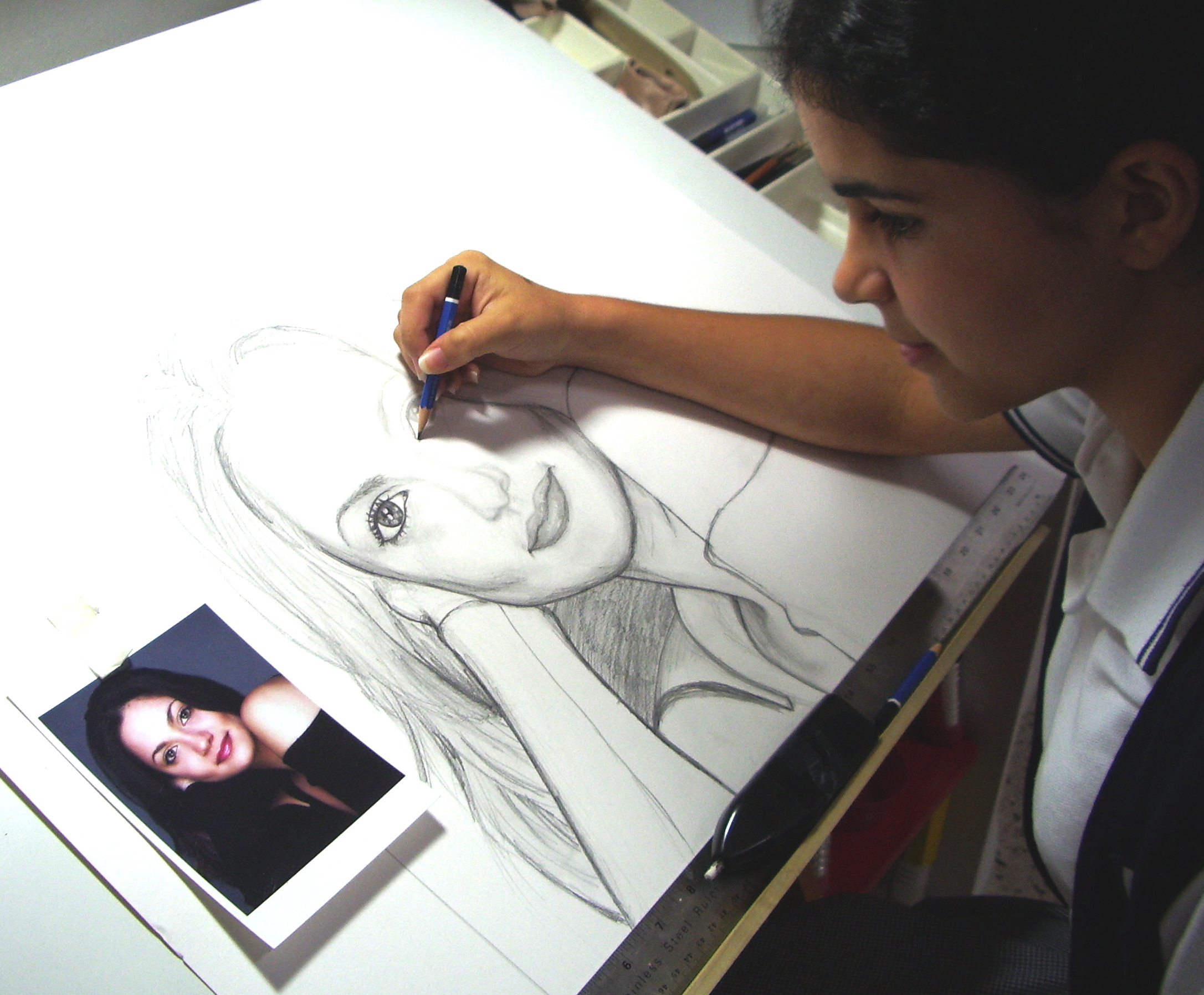 Student Sarai drawing the portrait